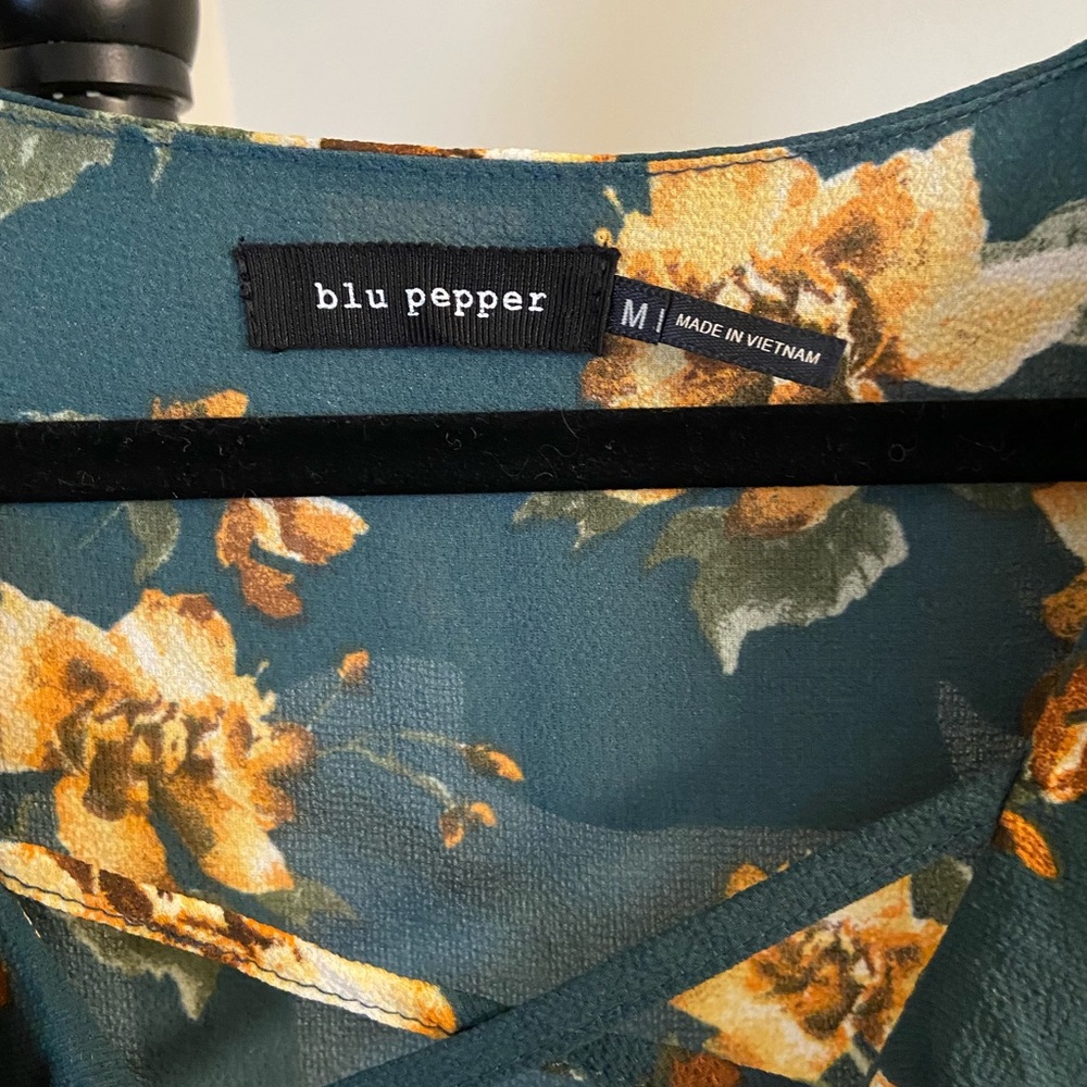 ModCloth Flower Dress: Medium - Picture 7 of 11